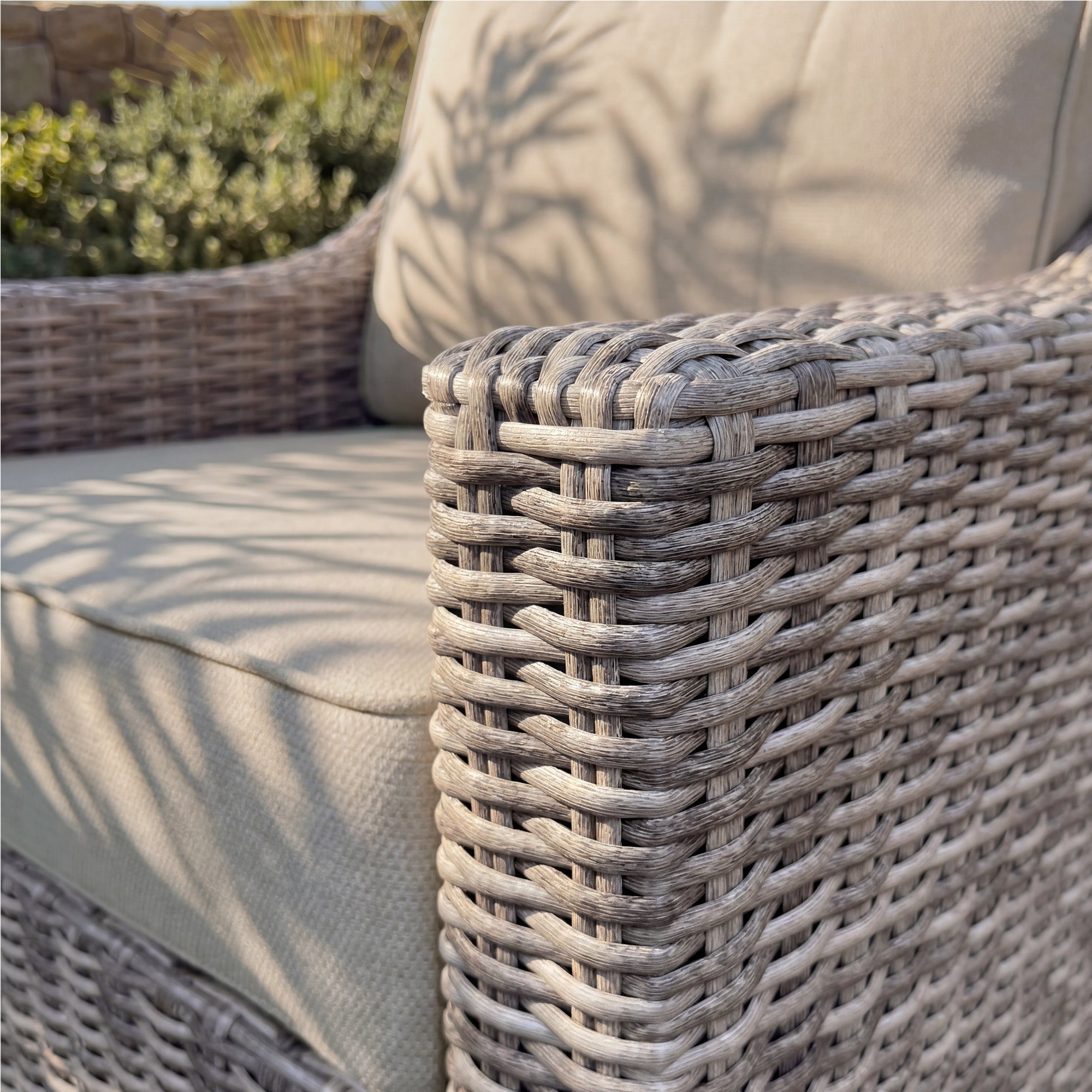 NEVE Outdoor Wicker 6 Piece Sofa Set With Coffee Table